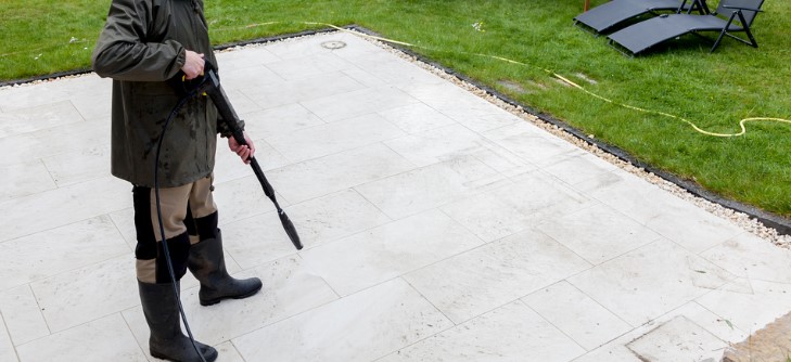 gepolierde beton terras reinigen